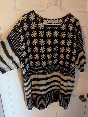 Vtg Jessica Howard Black & Cream Floral-Stripe Tunic Top